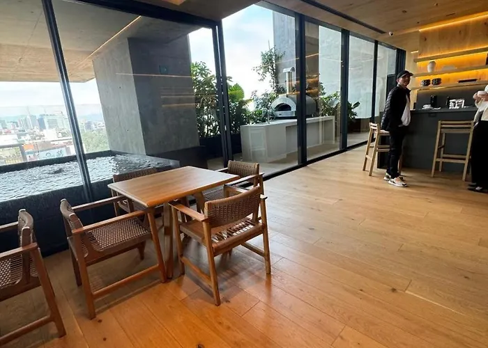 Skyline 41 Luxury Executive Loft
