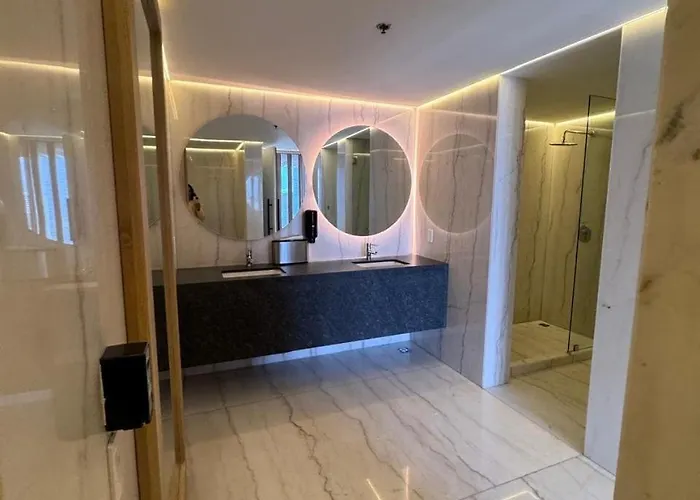 Skyline 41 Luxury Executive Loft *